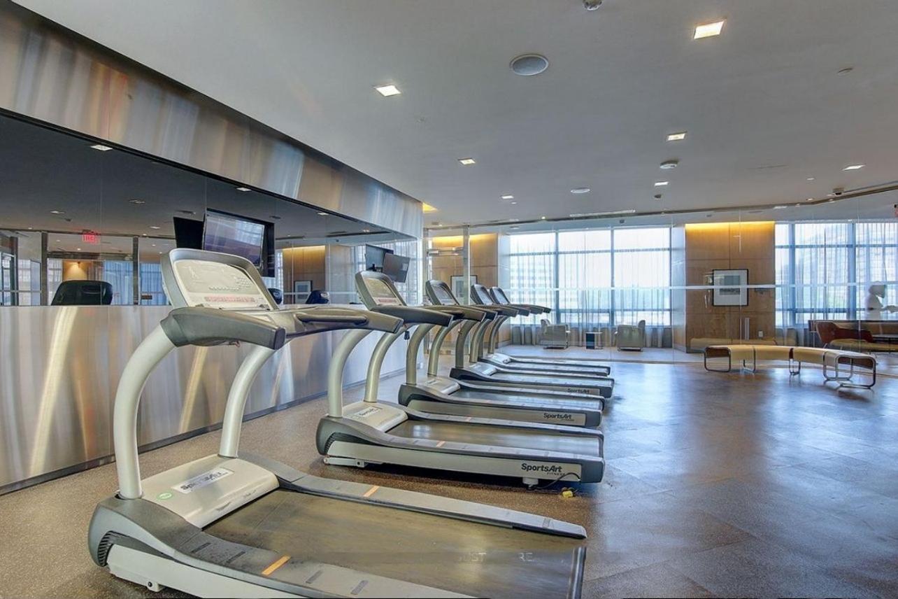 Luxury 2Br - Subway/Pool/Gym/Sauna + Free Parking Toronto Exterior foto