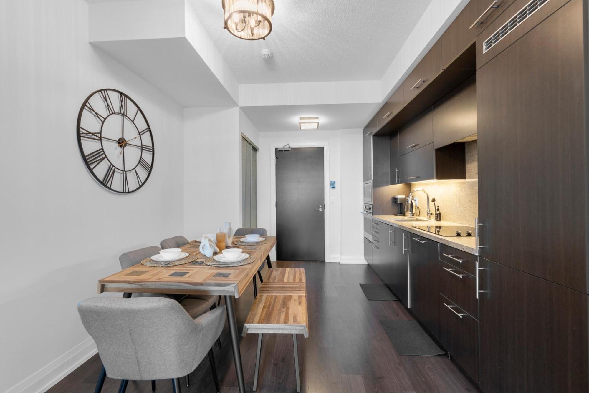 Luxury 2Br - Subway/Pool/Gym/Sauna + Free Parking Toronto Exterior foto