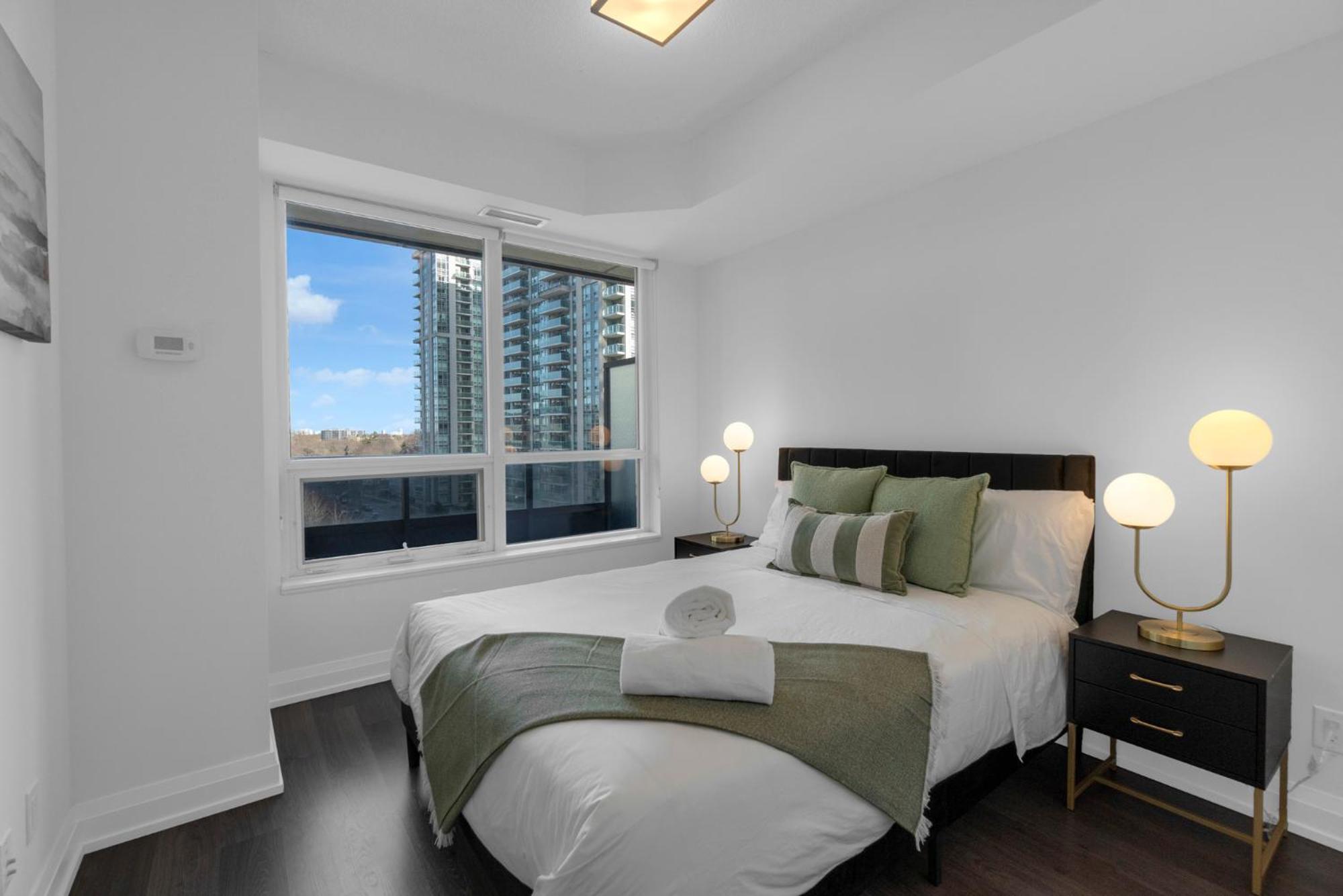 Luxury 2Br - Subway/Pool/Gym/Sauna + Free Parking Toronto Exterior foto