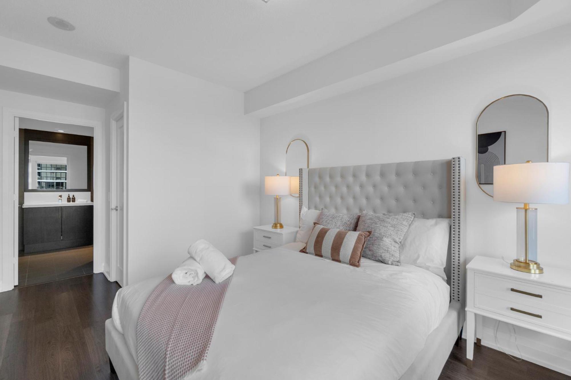 Luxury 2Br - Subway/Pool/Gym/Sauna + Free Parking Toronto Exterior foto